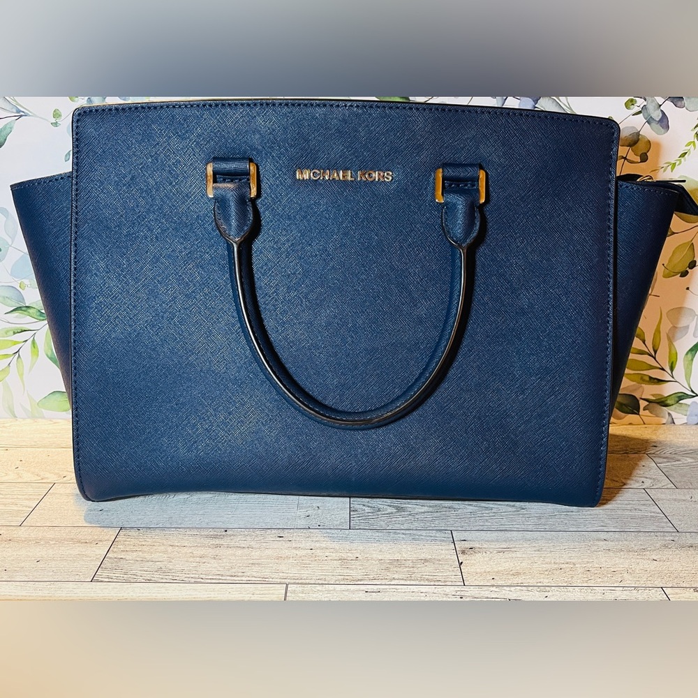Michael Kors Selma Saffiano Leather Large Handbag/Satchel Navy Blue